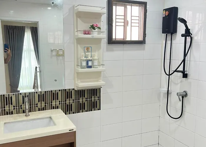 Private & Peaceful House 15 Mins From Bkk Airport ヴィラ